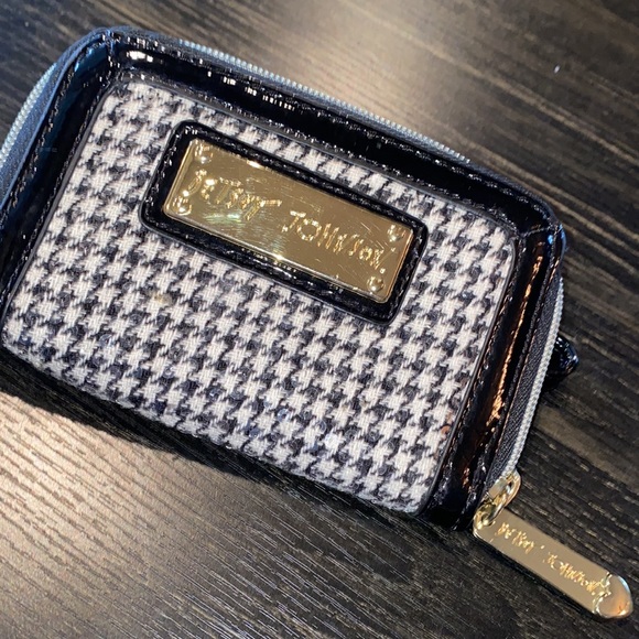 BOTH OF THESE Betsey Johnson wristlet and bag Both perfect condition!! - Picture 4 of 16